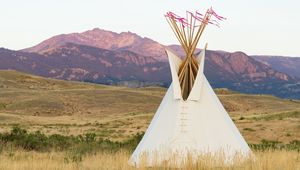 Preview wallpaper tipi, grass, valley, mountains