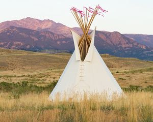 Preview wallpaper tipi, grass, valley, mountains