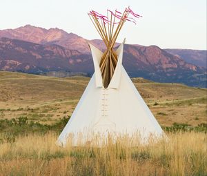 Preview wallpaper tipi, grass, valley, mountains