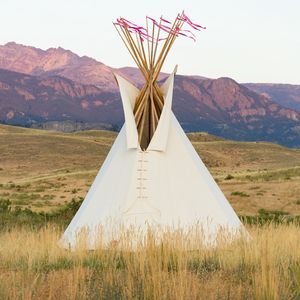 Preview wallpaper tipi, grass, valley, mountains