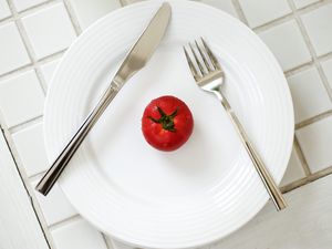 Preview wallpaper tomato, drops, plate, knife, fork, minimalism