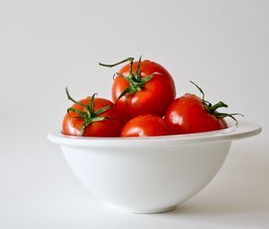 Preview wallpaper tomatoes, plate, vegetables