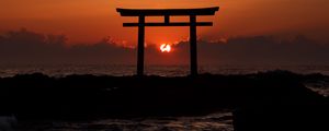 Preview wallpaper torii, arch, sea, sunset, horizon, sun