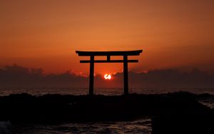 Preview wallpaper torii, arch, sea, sunset, horizon, sun