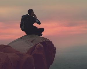 Preview wallpaper tourist, cliff, sky, rock, freedom