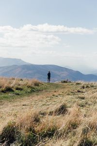 Preview wallpaper tourist, mountains, fog, path, landscape