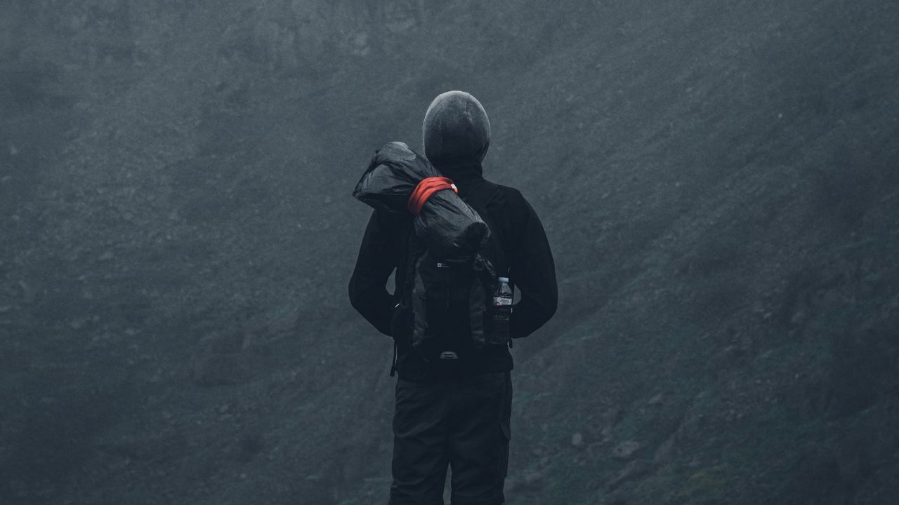 Wallpaper tourist, traveler, backpack, fog, mountains
