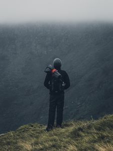 Preview wallpaper tourist, traveler, backpack, fog, mountains