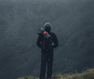 Preview wallpaper tourist, traveler, backpack, fog, mountains