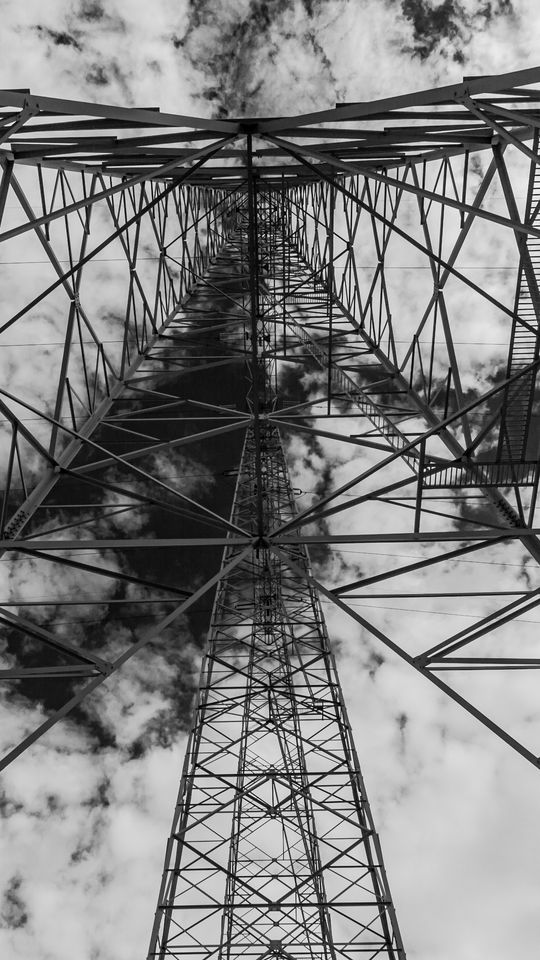 540x960 Wallpaper tower, antenna, clouds, sky, bw