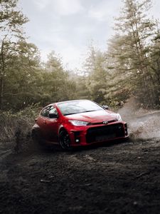 Preview wallpaper toyota, car, red, puddle, splash