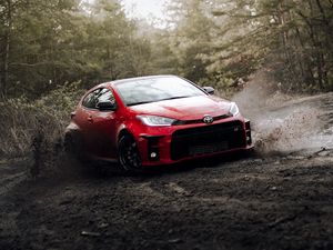 Preview wallpaper toyota, car, red, puddle, splash