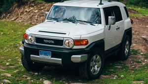 Preview wallpaper toyota fj cruiser, toyota, car, suv, gray, forest, grass