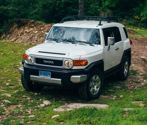 Preview wallpaper toyota fj cruiser, toyota, car, suv, gray, forest, grass