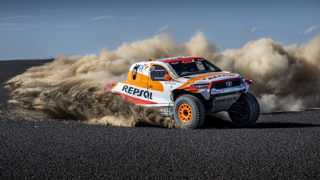 Wallpaper toyota hilux, toyota, car, rally, dust