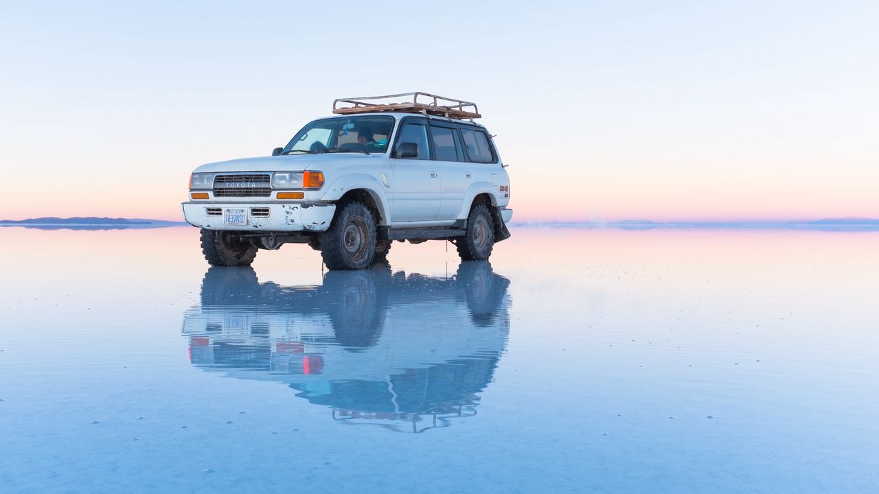 Wallpaper toyota land cruiser, toyota, suv, old, white, water, shallows, off-road