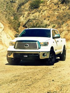 Preview wallpaper toyota, tundra, white, front view