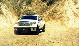 Preview wallpaper toyota, tundra, white, front view