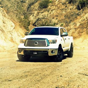 Preview wallpaper toyota, tundra, white, front view