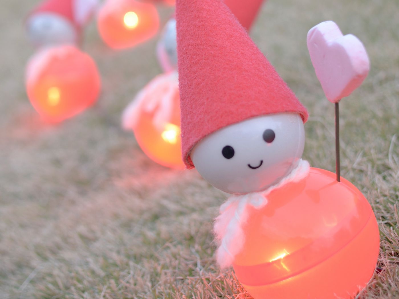 1400x1050 Wallpaper toys, lawn, decor