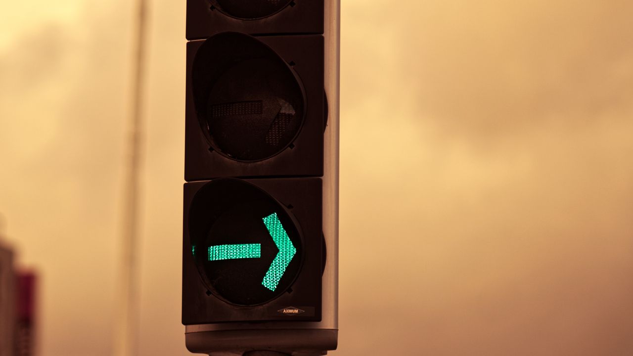 Wallpaper traffic light, arrow, signal, green