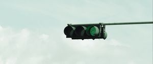 Preview wallpaper traffic light, green, glow, sky