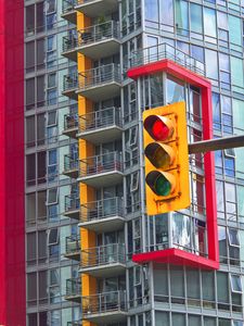 Preview wallpaper traffic light, house, building, architecture, balconies