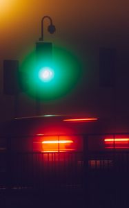 Preview wallpaper traffic light, light, fog, night, blur