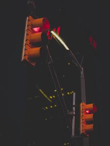 Preview wallpaper traffic light, pillar, street, night