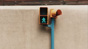 Preview wallpaper traffic light, pillar, wall, signal, green