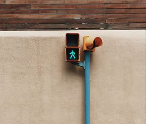 Preview wallpaper traffic light, pillar, wall, signal, green