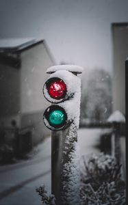 Preview wallpaper traffic light, sign, red, glow, snow