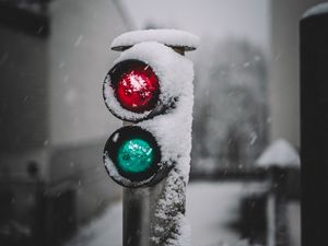Preview wallpaper traffic light, sign, red, glow, snow