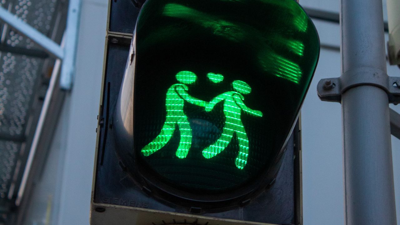 Wallpaper traffic light, silhouettes, love, signal