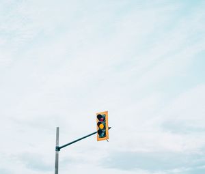Preview wallpaper traffic light, sky, minimalism