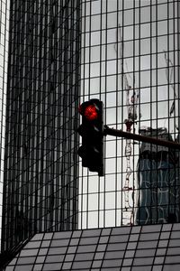 Preview wallpaper traffic light, skyscraper, mirror