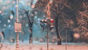 Preview wallpaper traffic light, snow, blizzard, winter, street