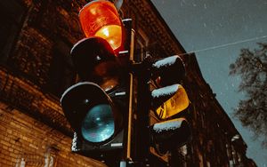 Preview wallpaper traffic light, snow, night, light