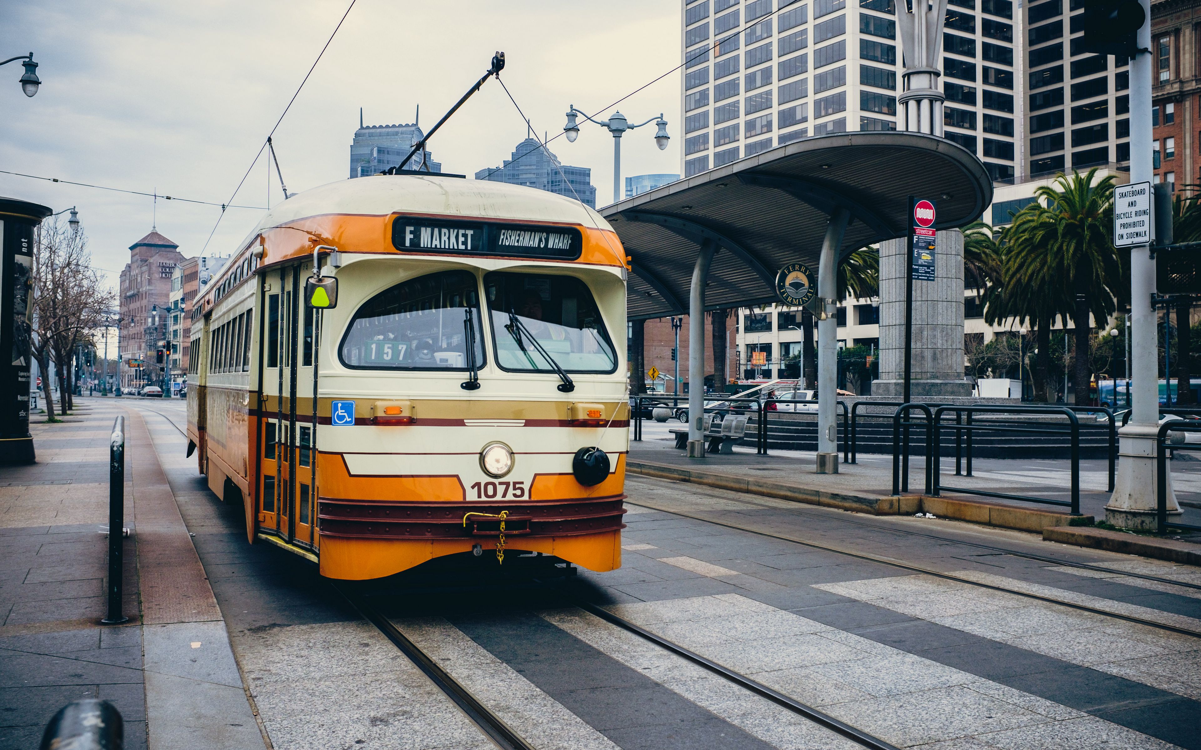 Download wallpaper 3840x2400 tram, city, transport 4k ultra hd 16:10 hd