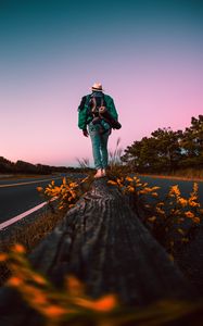 Preview wallpaper traveler, lonely, loneliness, road