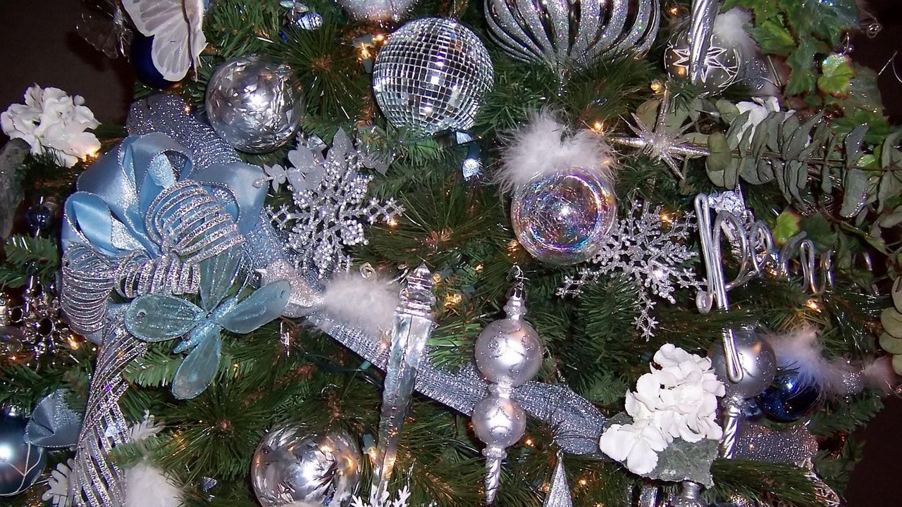 Wallpaper tree, christmas decorations, ornaments, snowflakes, icicles, ribbons, new year, holiday