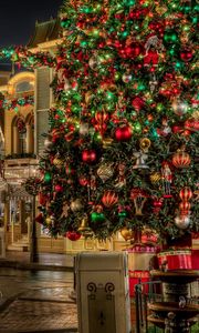 Preview wallpaper tree, gifts, christmas, street, lights, beauty, holiday