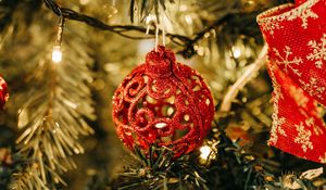 Preview wallpaper tree, new year, christmas, decoration, garland