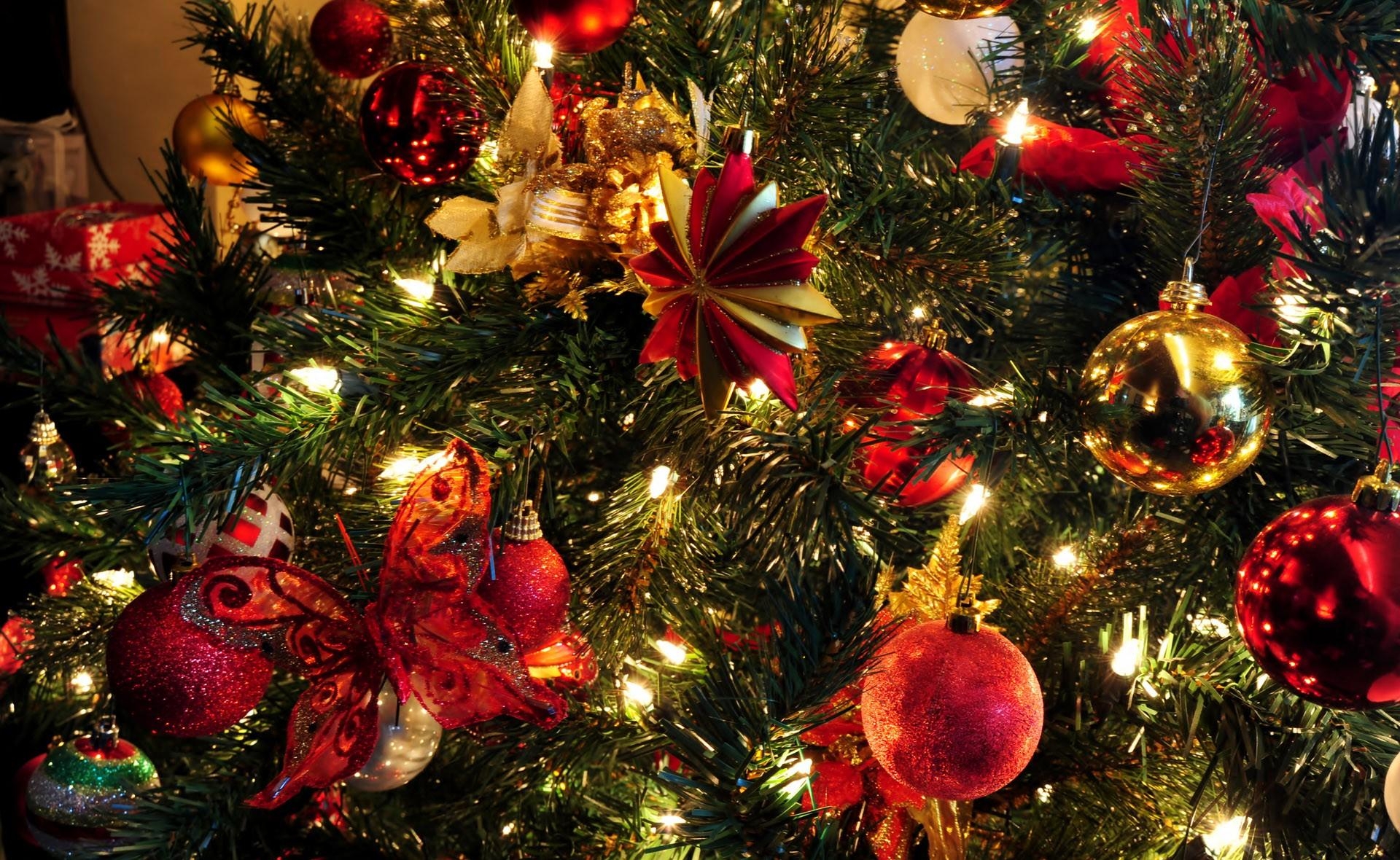 1920x1180 Wallpaper tree, toys, garland, holiday, new year, christmas