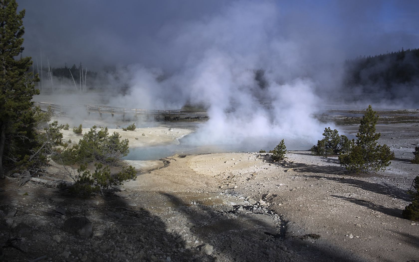 1680x1050 Wallpaper trees, smoke, steam, lake, sources, nature