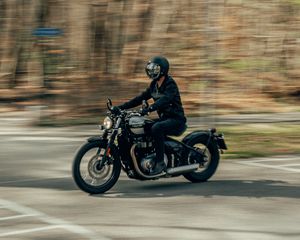 Preview wallpaper triumph, motorcycle, motorcyclist, helmet, distortion