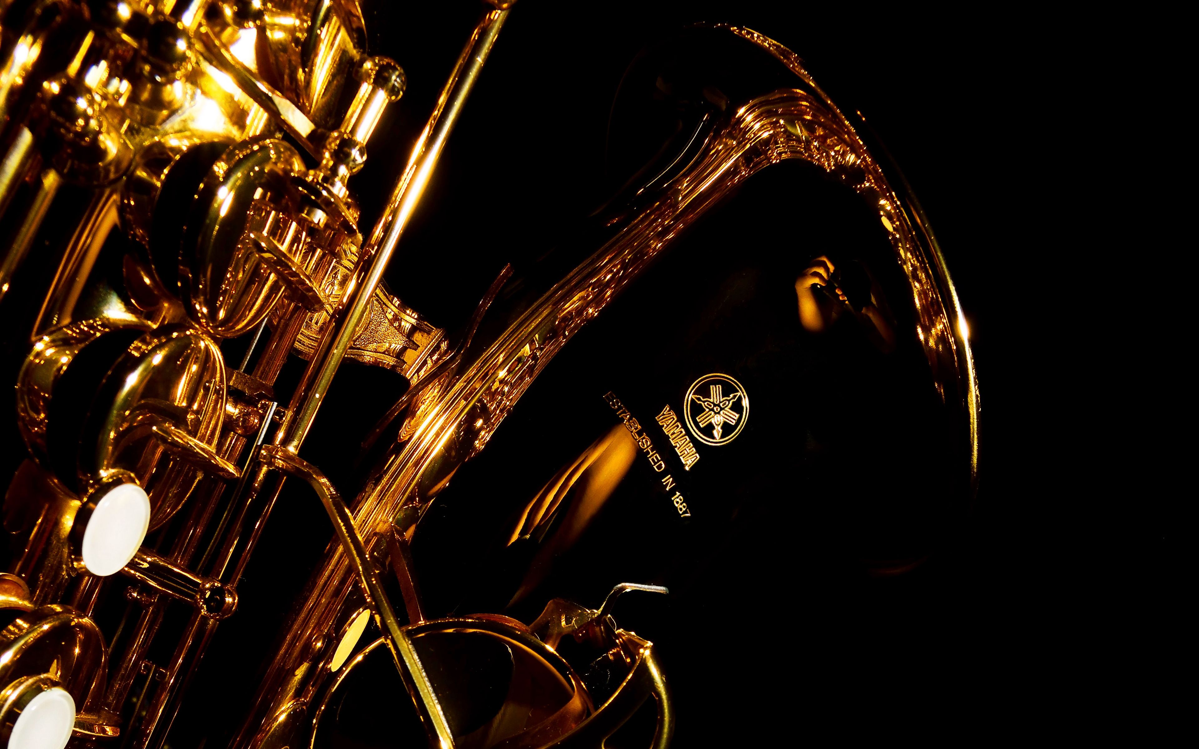 3840x2400 Wallpaper trumpet, musical instrument, golden