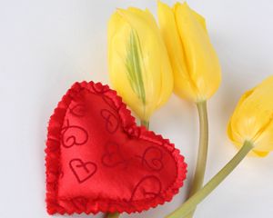 Preview wallpaper tulip, yellow, heart