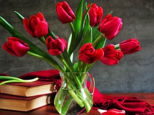 Preview wallpaper tulips, bouquet, vase, glass