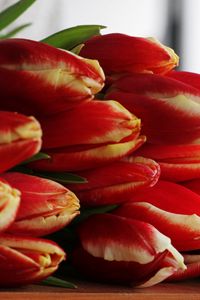 Preview wallpaper tulips, flowers, bouquet, buds, table